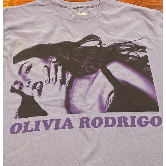OLIVIA RODRIGO GUTS TEE SZ MEDIUM - Picture 3 of 3